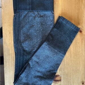 ZYIA Black & Gray Seamless Ribbed Leggings